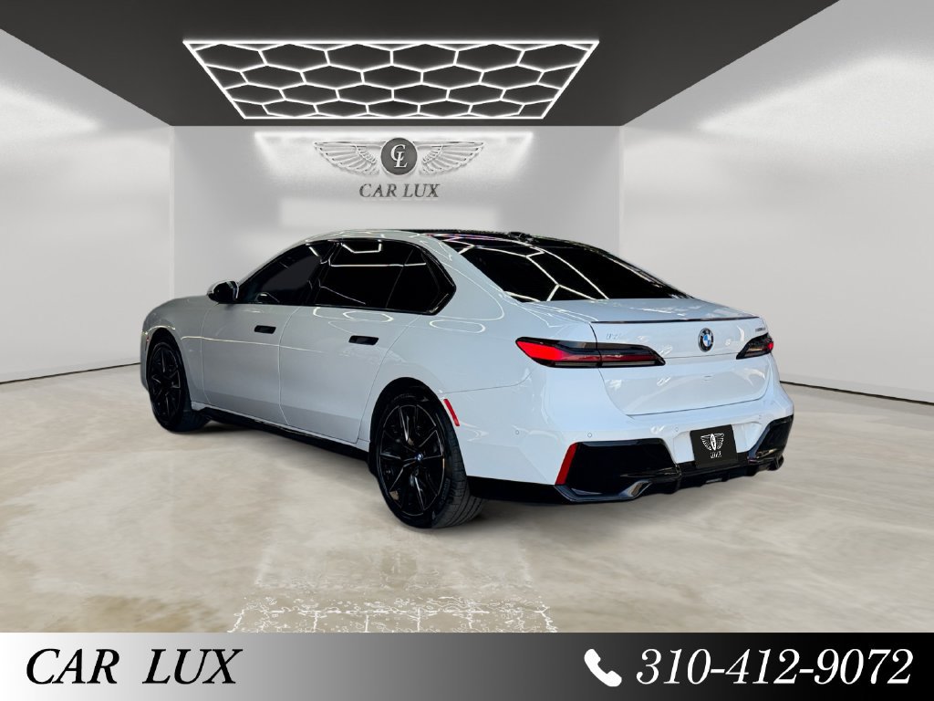 Used 2023 BMW i7 xDrive60 AWD/4WD image 3