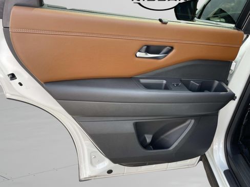 Used 2022 Nissan Pathfinder Platinum w/ Cargo Package FWD image 14