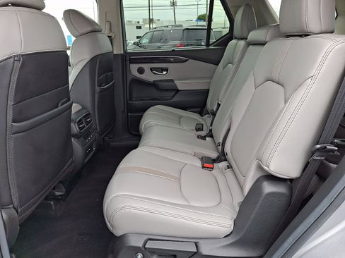 Certified 2025 Honda Pilot EX-L image 10