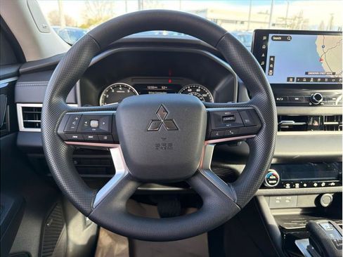New 2026 Mitsubishi Outlander ES FWD image 14