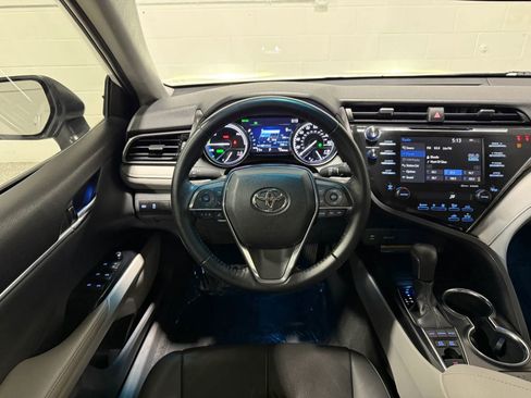 Used 2019 Toyota Camry XLE FWD image 25