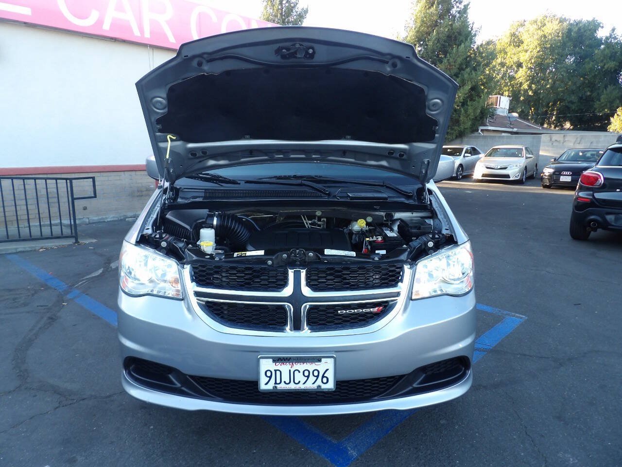 Used 2013 Dodge Grand Caravan SXT FWD image 12