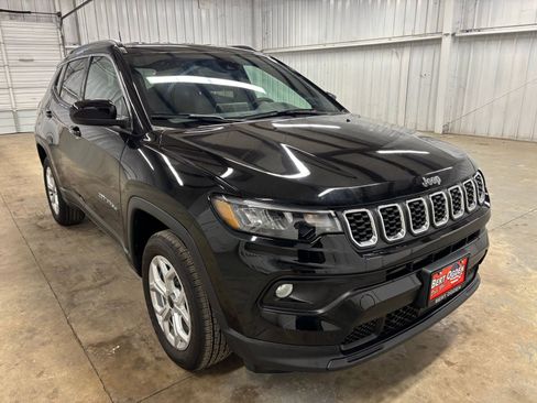 Used 2025 Jeep Compass Latitude AWD/4WD image 1