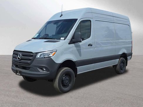 Used 2025 Mercedes-Benz Sprinter 2500 image 7