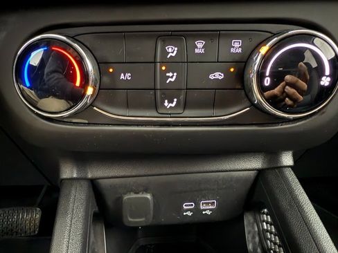 Used 2024 Chevrolet TrailBlazer LS w/ LS Convenience Package image 18