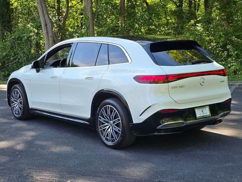 Used 2023 Mercedes-Benz EQS 580 4MATIC SUV w/ Pinnacle Trim Package image 4