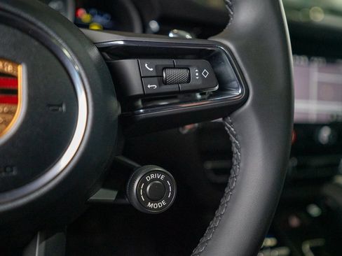 New 2026 Porsche Macan image 18