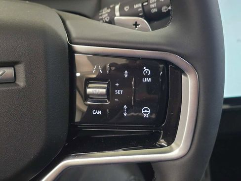 New 2025 Land Rover Discovery Sport Dynamic SE image 32