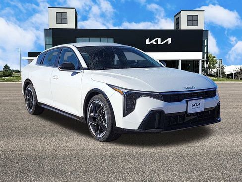 New 2025 Kia K4 GT-Line image 7