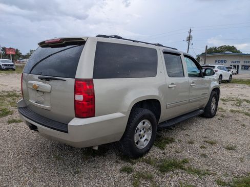 Used 2014 Chevrolet Suburban LT RWD image 4