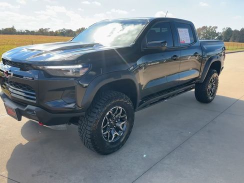 Used 2025 Chevrolet Colorado ZR2 image 3