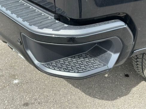 Used 2025 Chevrolet Silverado 1500 LT Trail Boss w/ Convenience Package II AWD/4WD image 17