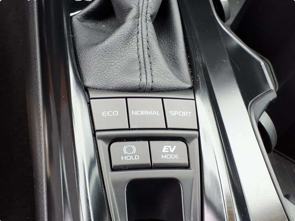 Used 2025 Toyota Camry SE FWD image 21