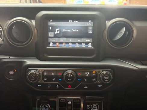 Used 2023 Jeep Wrangler Unlimited Sport AWD/4WD image 13
