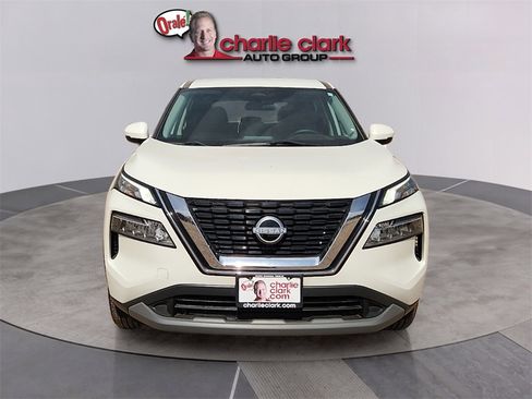 Used 2023 Nissan Rogue SV image 8