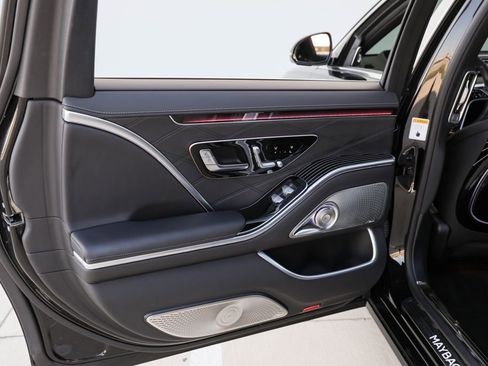 Used 2022 Mercedes-Benz Maybach S 580 4MATIC image 34