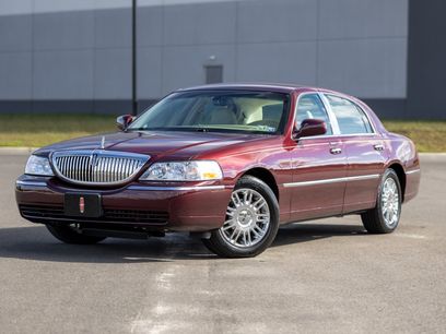 Used 2010 Lincoln Town Car Signature Limited