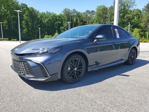 New 2026 Toyota Camry SE FWD image 3