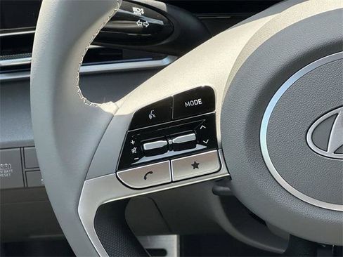 New 2025 Hyundai Elantra SEL image 24