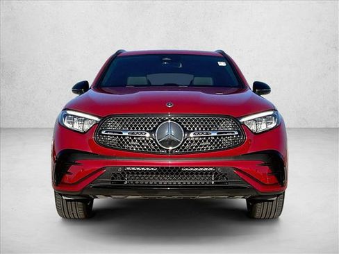 Used 2026 Mercedes-Benz GLC 300 image 3