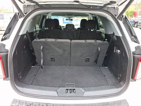 Used 2021 Ford Explorer XLT image 29