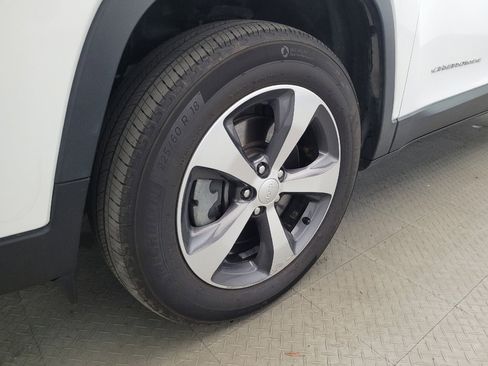 Used 2019 Jeep Cherokee Limited AWD/4WD image 31