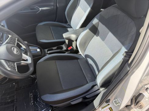 Used 2025 Nissan Versa SV FWD image 34