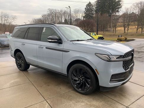 New 2026 Lincoln Navigator Reserve w/ Jet Appearance Package image 15