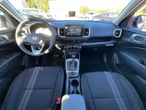 Used 2026 Hyundai Venue SEL image 5