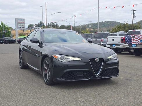 Used 2020 Alfa Romeo Giulia Ti Sport w/ Quick Order Package 22S Sport AWD/4WD image 4