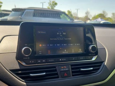 Used 2023 Nissan Altima 2.5 S FWD image 18