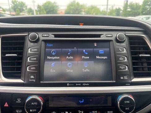Used 2016 Toyota Highlander Limited AWD/4WD image 19