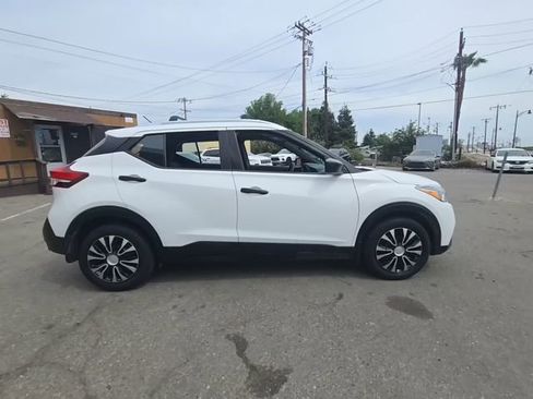 Used 2018 Nissan Kicks S w/ Exterior Package image 4