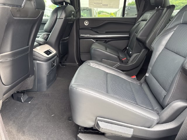 New 2027 Lincoln Navigator Reserve w/ Jet Appearance Package AWD/4WD image 14
