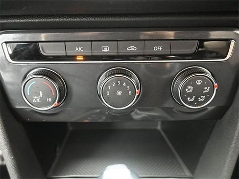 Used 2020 Volkswagen Tiguan S image 9