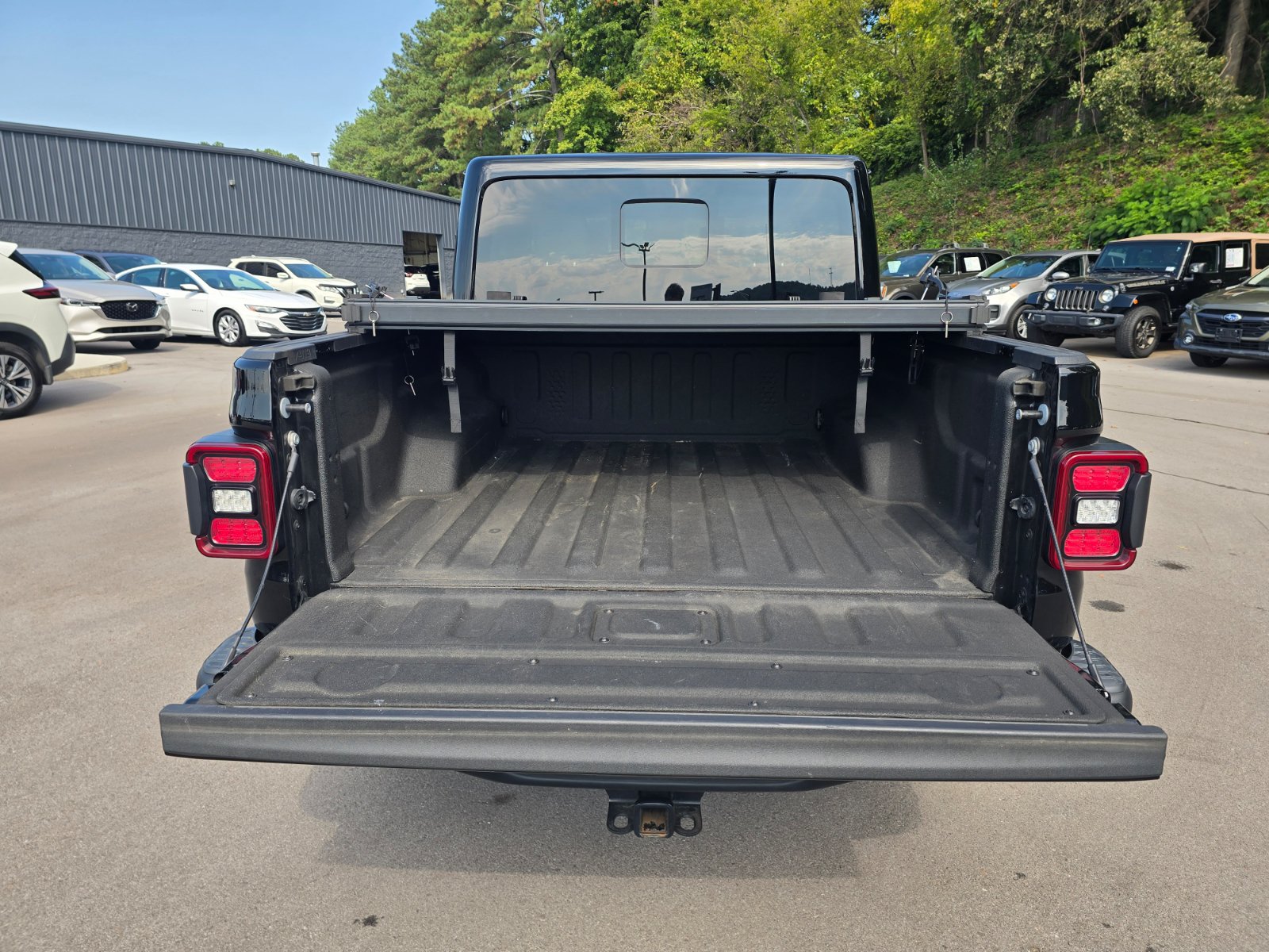 Used 2024 Jeep Gladiator Mojave AWD/4WD image 13