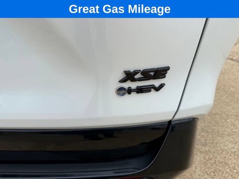 Used 2025 Toyota RAV4 XSE AWD/4WD image 8
