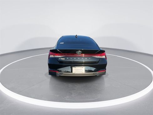 Used 2023 Hyundai Elantra SEL w/ Preferred Accessory Package image 7