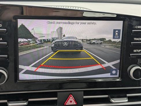 Used 2021 Hyundai Elantra SEL w/ Convenience + Premium Package image 9