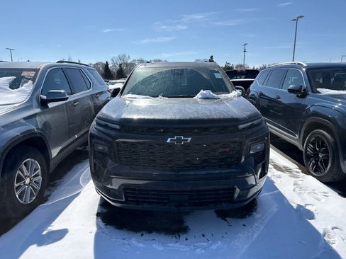 Used 2025 Chevrolet Traverse RS w/ LPO, Floor Liner Package image 2