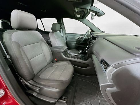 Used 2023 Chevrolet Traverse LT image 32