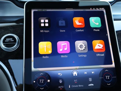 Used 2025 Mercedes-Benz GLC 350e 4MATIC image 36