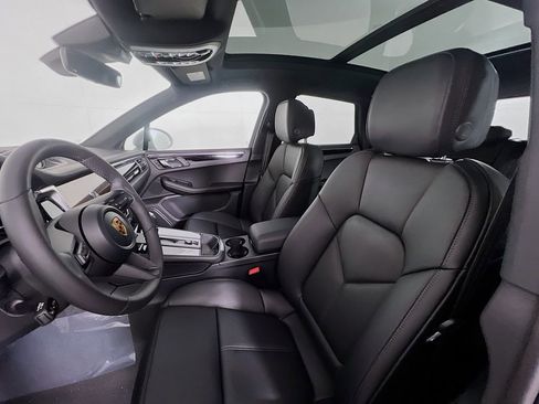 New 2026 Porsche Macan image 5