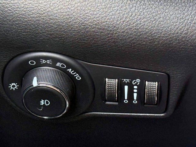 Used 2023 Jeep Compass Limited AWD/4WD image 23