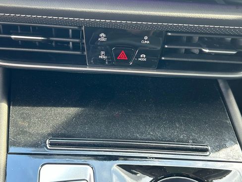Used 2024 Volkswagen Atlas SEL Premium R-Line AWD/4WD image 32