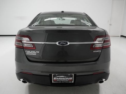 Used 2018 Ford Taurus SE image 5