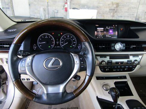 Used 2015 Lexus ES 350 w/ Premium Package FWD image 16