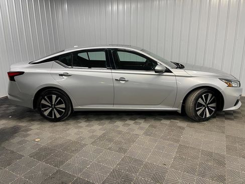 Used 2019 Nissan Altima 2.5 SV image 2