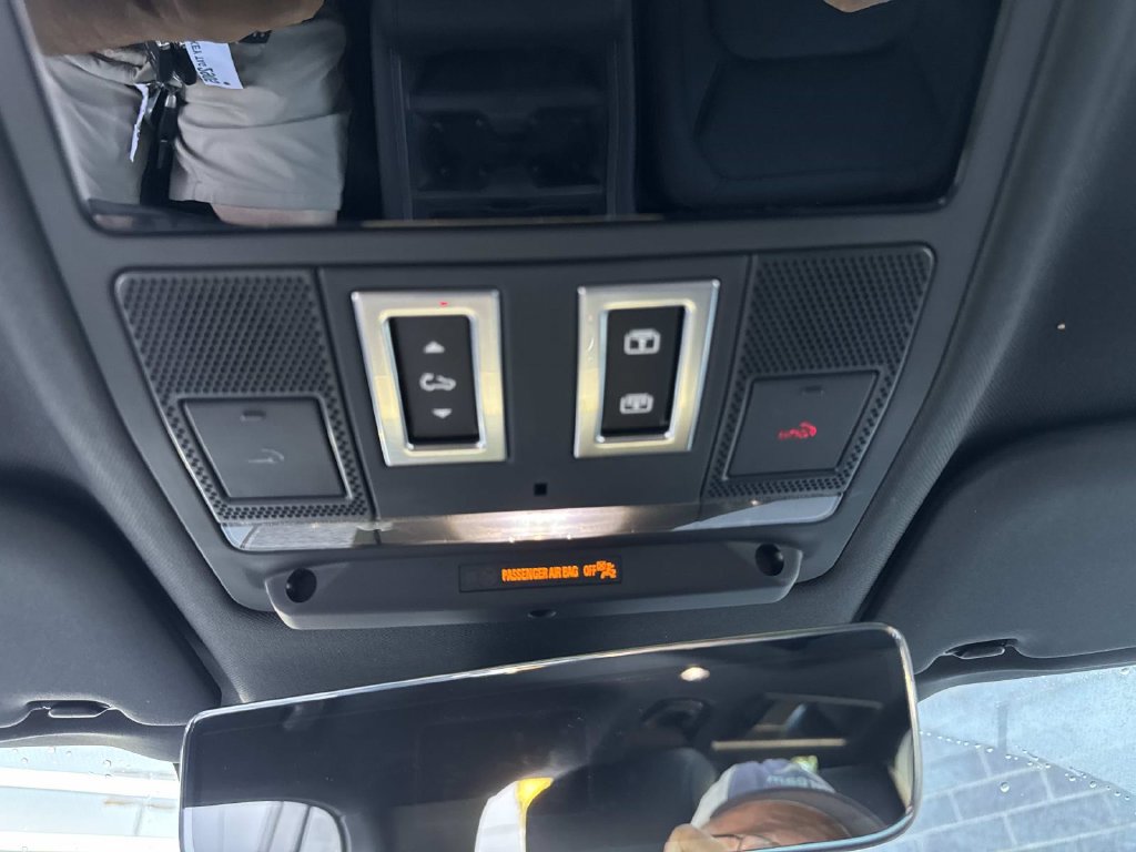 New 2026 Land Rover Defender 110 X-Dynamic SE AWD/4WD image 22