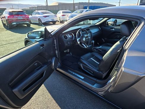 Used 2010 Ford Mustang GT Premium image 17